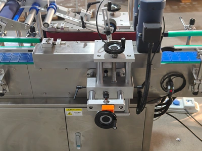 Top Labeler / Bottom Labeler