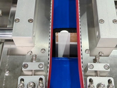 Top Labeler / Bottom Labeler